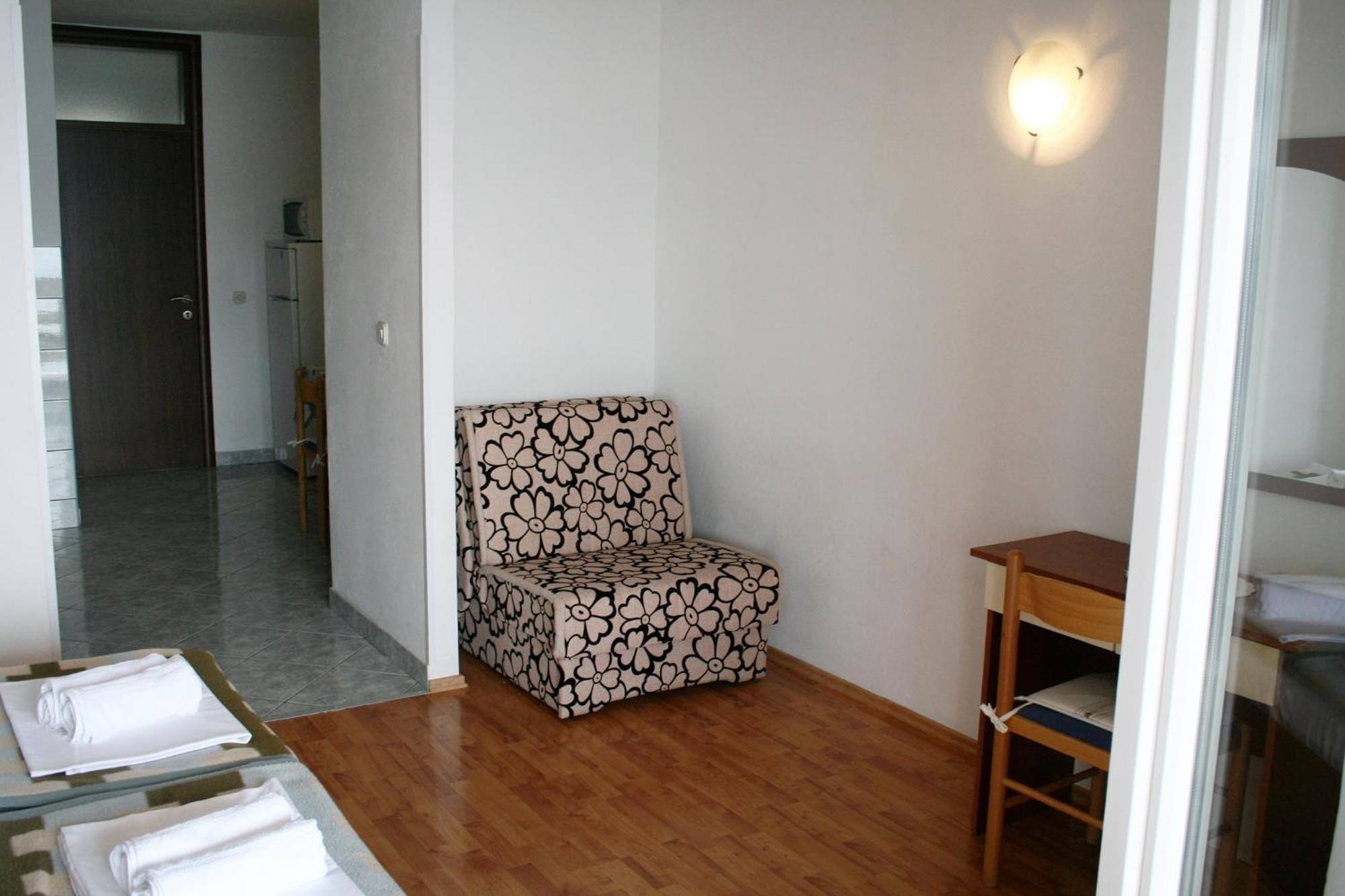 Apartments By The Sea Pisak, Omis - 1014 Rom bilde