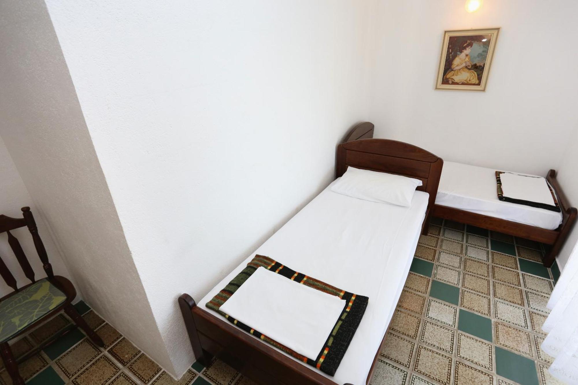 Apartments By The Sea Pisak, Omis - 1014 Rom bilde