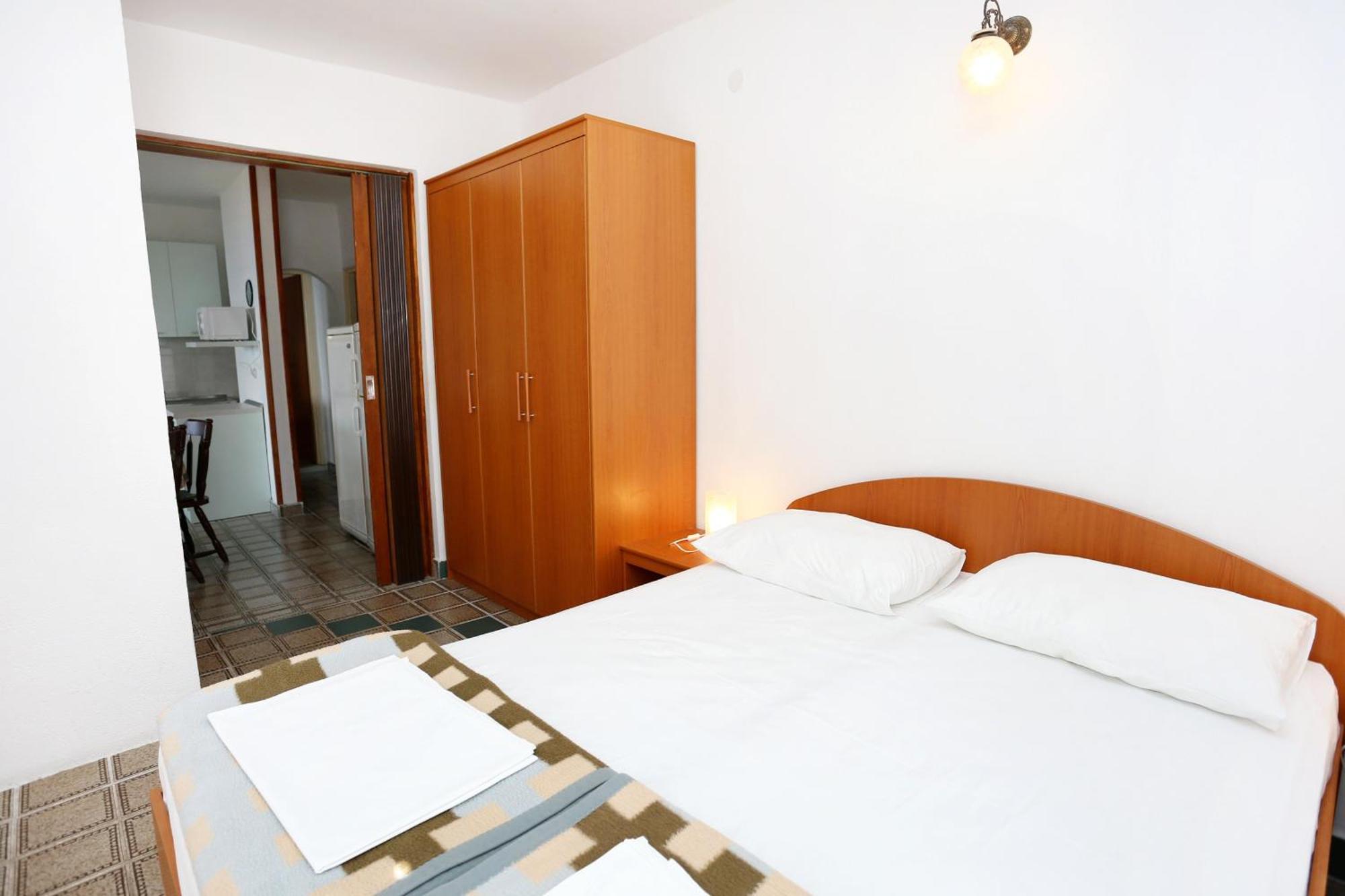 Apartments By The Sea Pisak, Omis - 1014 Rom bilde