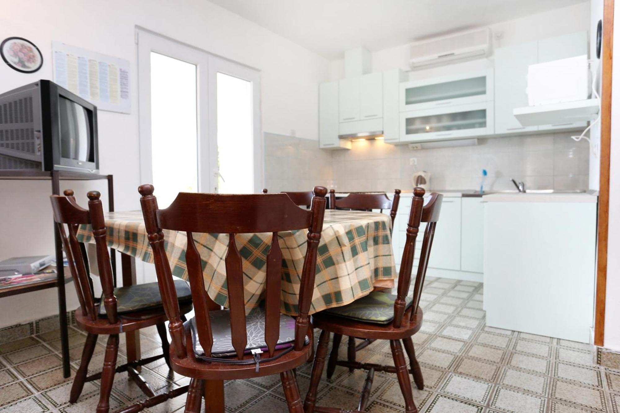 Apartments By The Sea Pisak, Omis - 1014 Rom bilde
