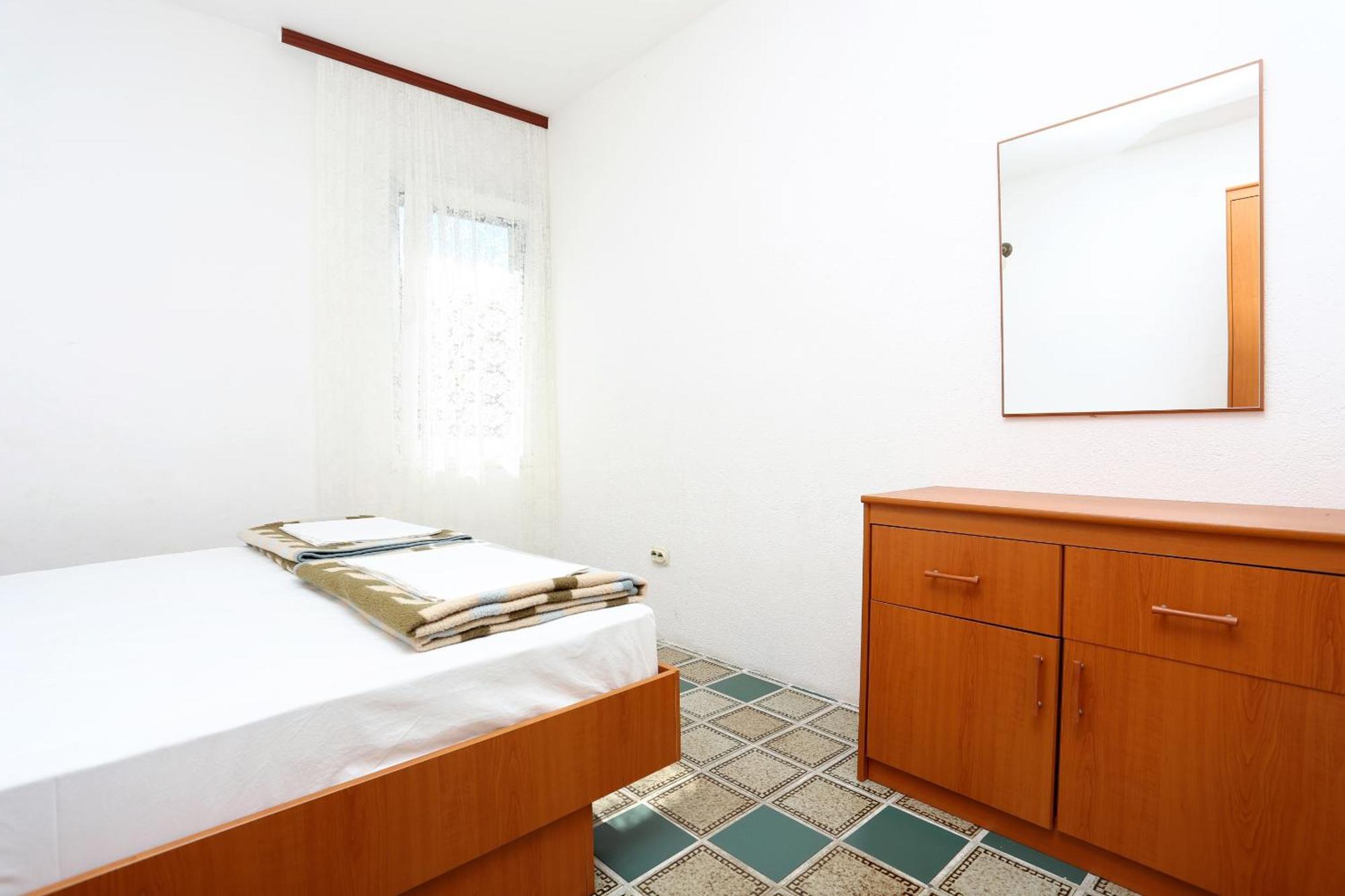 Apartments By The Sea Pisak, Omis - 1014 Rom bilde