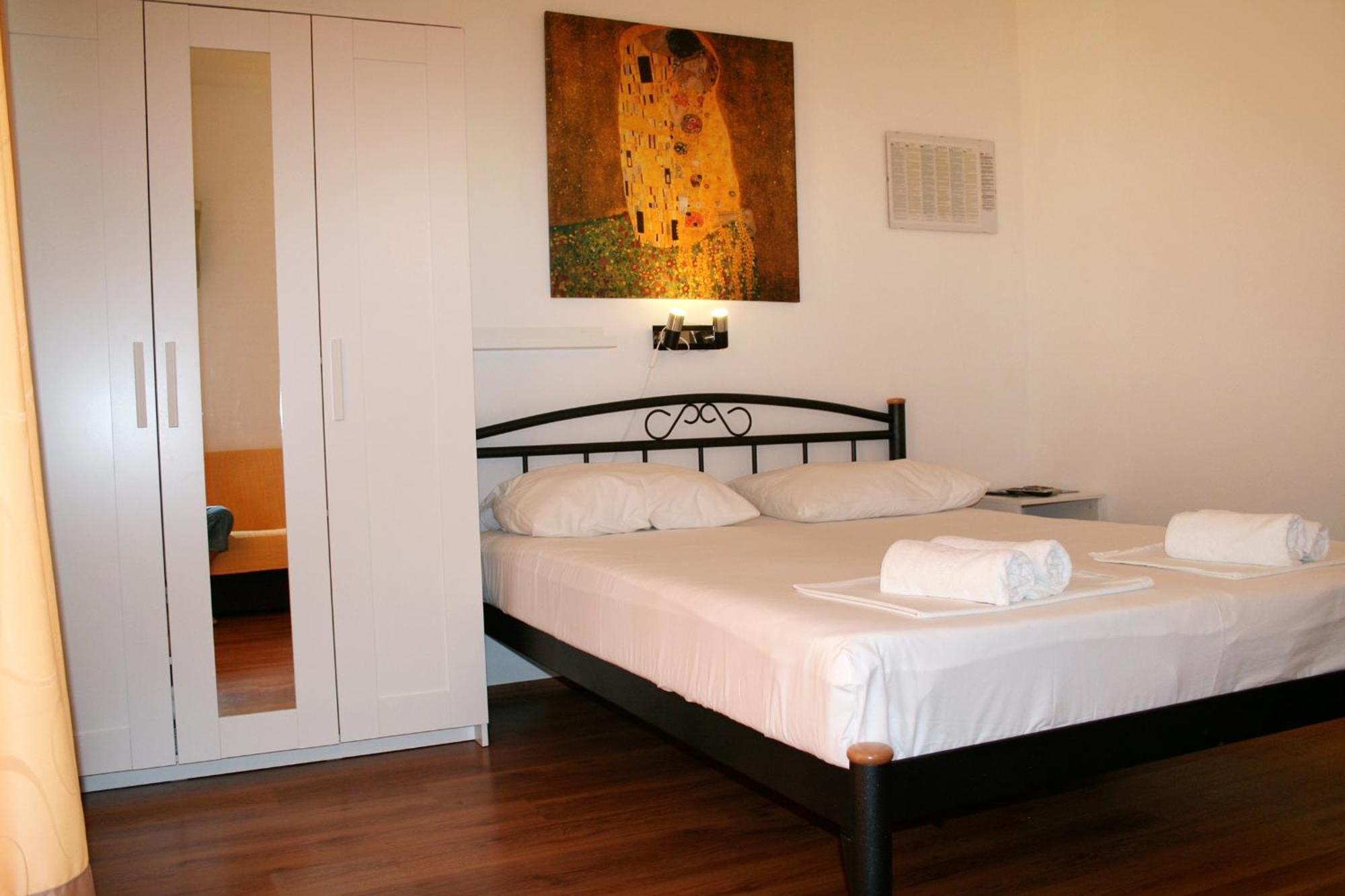Apartments By The Sea Pisak, Omis - 1014 Rom bilde